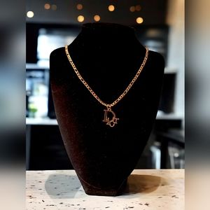 Pendant a stainless steel gold plated necklace